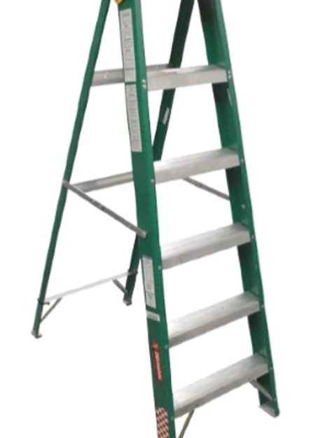 121208 ESCALERA TIJERA DE FIBRA DE VIDRIO 7 PELDAÑOS  MAS  TAPA RANURADA